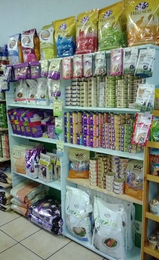 Huge selection of healthy, delicious pet food